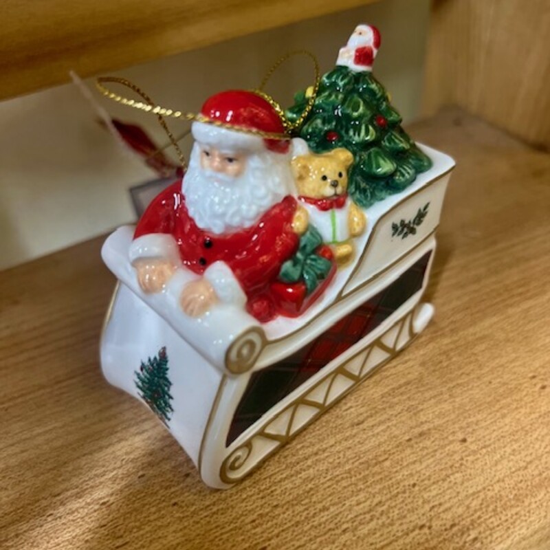 Spode Santa Sled Ornament
Xmas
Size: 3x3
Retail $16