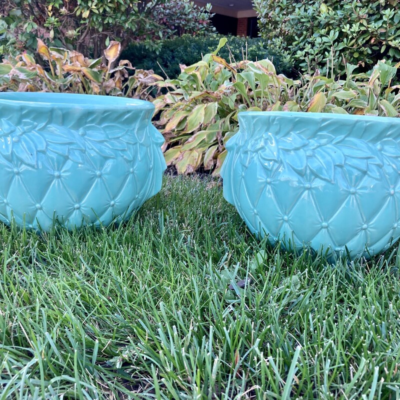 McCoy 10 Inch Planter


(2) Available - priced individually @ $79.99ea.