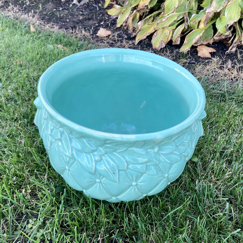 McCoy 10 Inch Planter<br />
<br />
<br />
(2) Available - priced individually @ $79.99ea.