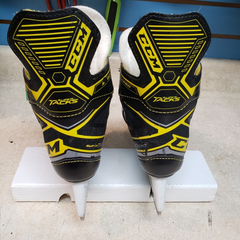 CCM Super Tacks 9350 Youth Hockey Skates
Size: Y13
Pre-owned