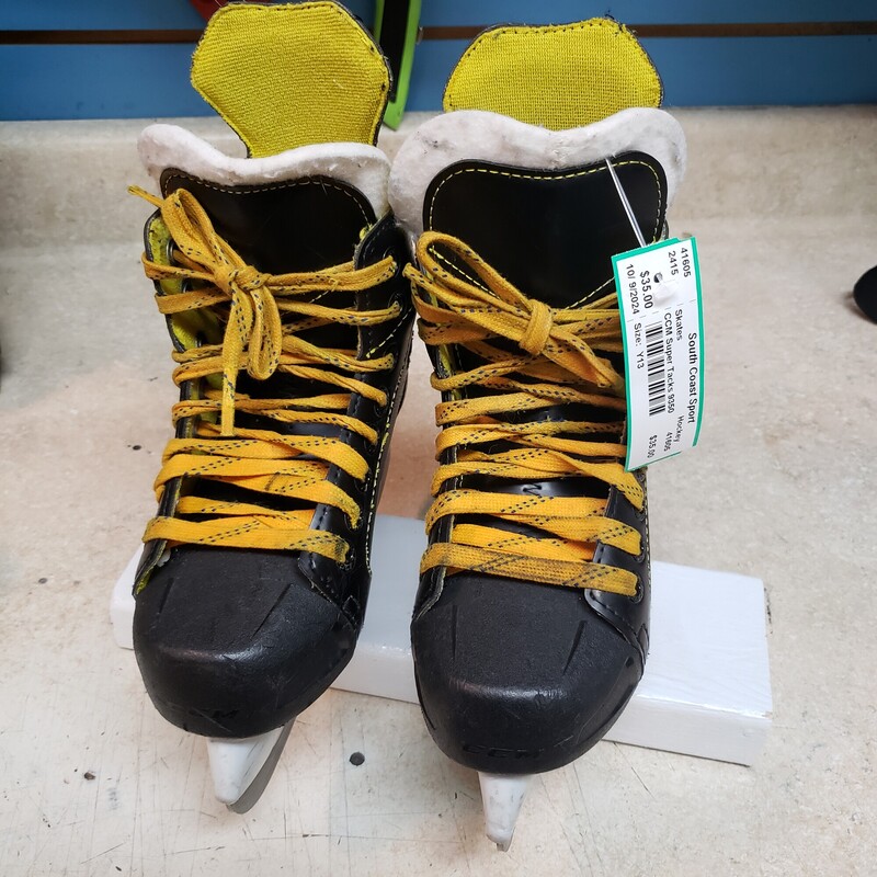 CCM Super Tacks 9350 Youth Hockey Skates
Size: Y13
Pre-owned