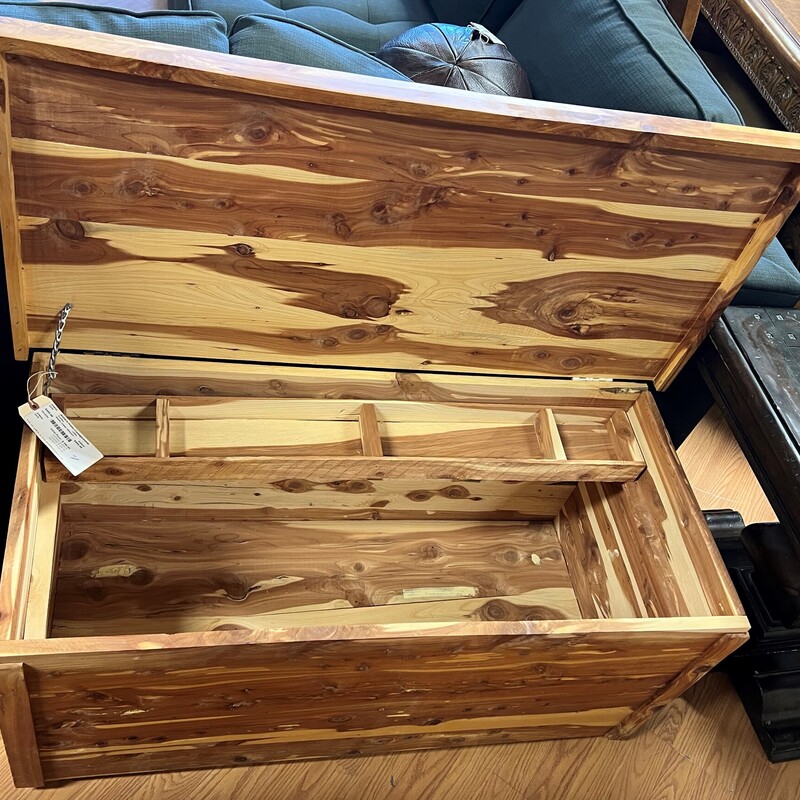 Rustic Cedar W/Insert, Light Stain
41in x 19in x 21in tall