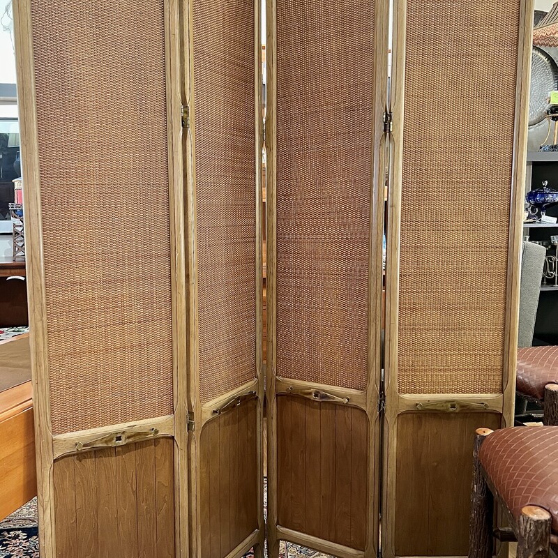 Screen Room MCM, 4 Panel, Size: 78 H
Wicker and panel finish.