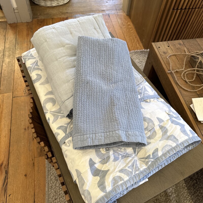 Serena And Lily King Bed Set in Coastal Blue

Set includes:
Wentworth King Duvet in Coastal Blue
Two Sutter Standard Shams in Coastal Blue
One Vermont Standard Sham in Coastal Blue