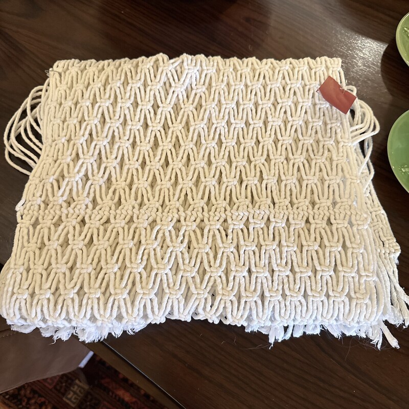 Woven Table Runner

 Size: 88L