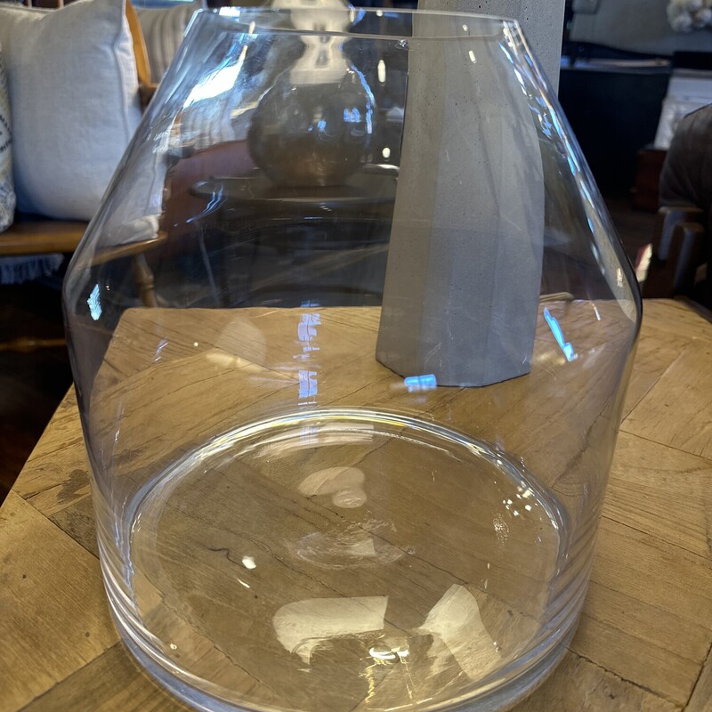 West Elm Glass Table Vase

Size: 10x10