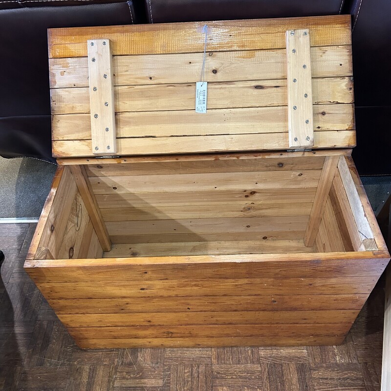 Ant Pine Board Chest,<br />
 Size: 34x17x21<br />
Antique pine board chest from a local estate.  It is in very good condition and would make a fabulous coffee table or store your throws.