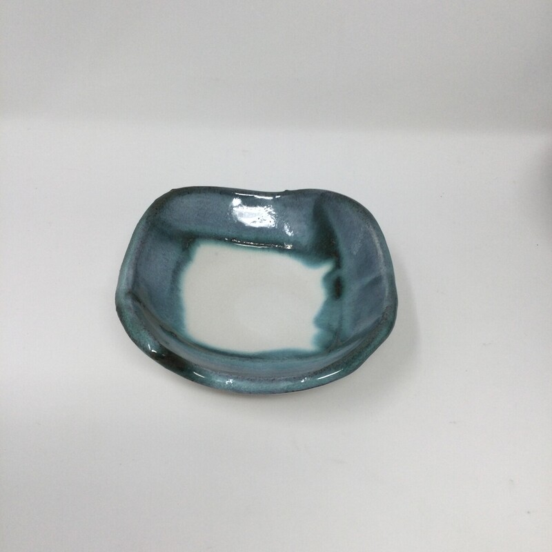 Square Pottery Dish,
Blue/White,
Size: 4.5 X 1.5 In