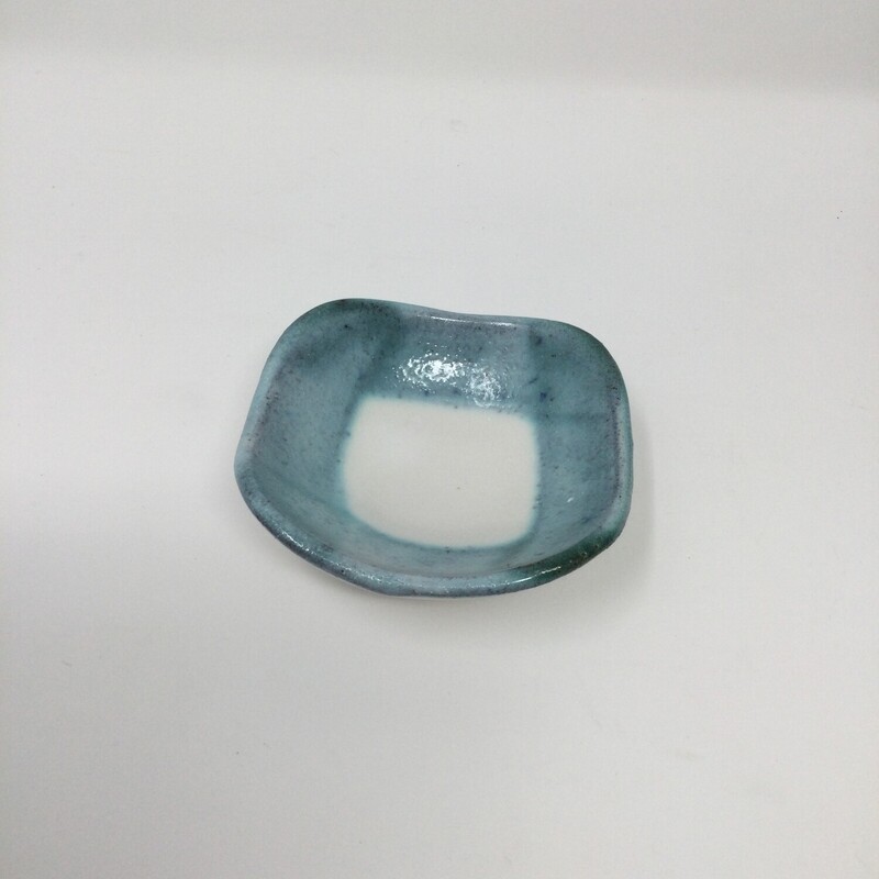 Small Pottery Dish,
Blue/White,
Size: 3 X 1 In