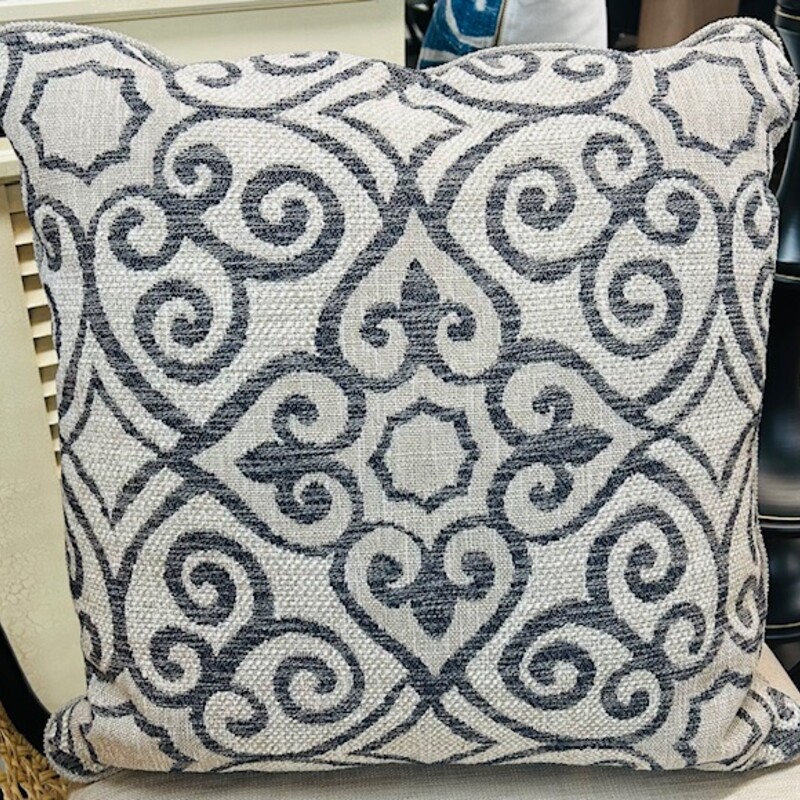 Scroll Pattern Square Pillow
Cream Black
Size: 19x19W