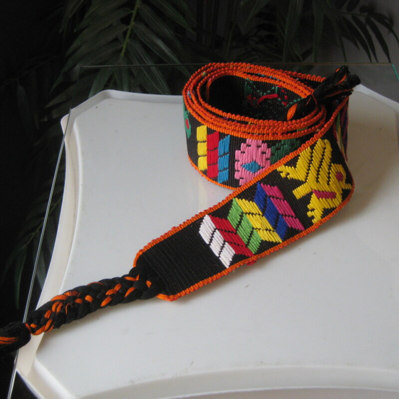 Mexican? Embrd, Multi, Size: None<br />
Brightly colored sash belt.  A thick black cotton base is embroidered with abstract and geometric shapes in jewel tones.  It has a braided black tassel at each end.  65 long not including the tassels at the ends.<br />
no tags or labels are present.<br />
Thanks for looking<br />
#79505