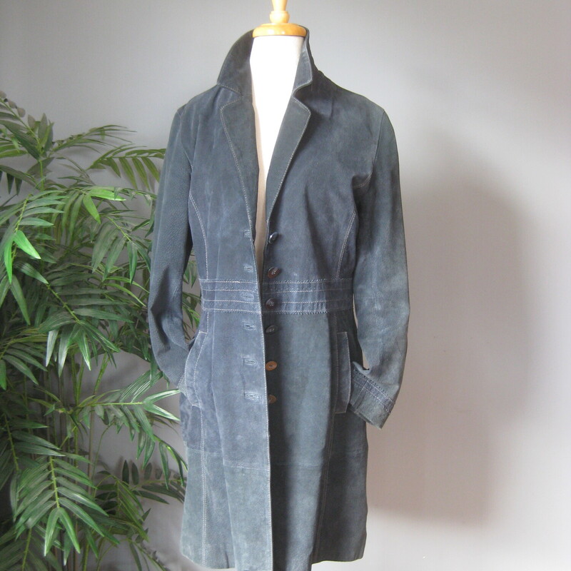 Wilsons Suede Coat, Blue, Size: M<br />
smart blue suede coat by Wilson.<br />
marked size M<br />
it features white top stitching, pockets and is fully lined.<br />
fitted at the waist with a little flare to the 'skirt'<br />
It's used, but in great shape.<br />
flat measurements taken on the outside of the coat while lying flat:<br />
shoulder to shoulder: 16.5<br />
armpit to armpit: 20<br />
waist area: 18<br />
hip area: 21.25<br />
length: 37.5<br />
underarm sleeve seam: 18<br />
In my opinion, as a size medium person, I feel this coat is a little too fitted for me on the top.<br />
If you are a slim size medium or a junior sized gal, it should fit fine.<br />
<br />
thanks for looking!<br />
#73106