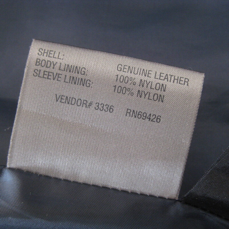 Wilsons Suede Coat, Blue, Size: M<br />
smart blue suede coat by Wilson.<br />
marked size M<br />
it features white top stitching, pockets and is fully lined.<br />
fitted at the waist with a little flare to the 'skirt'<br />
It's used, but in great shape.<br />
flat measurements taken on the outside of the coat while lying flat:<br />
shoulder to shoulder: 16.5<br />
armpit to armpit: 20<br />
waist area: 18<br />
hip area: 21.25<br />
length: 37.5<br />
underarm sleeve seam: 18<br />
In my opinion, as a size medium person, I feel this coat is a little too fitted for me on the top.<br />
If you are a slim size medium or a junior sized gal, it should fit fine.<br />
<br />
thanks for looking!<br />
#73106