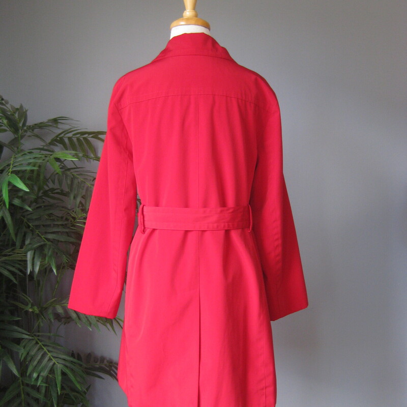 London Fog Trench, Red, Size: M<br />
Cute red raincoat by London Fog<br />
single breasted button closure<br />
pockets<br />
epaulettes<br />
matching belt<br />
size medium<br />
flat measurements:<br />
shoulder to shoulder: 16<br />
armpit to armpit: 20.5<br />
waist area (uncinched) 19.5<br />
hip area: 22.5<br />
length: 33.5<br />
underarm sleeve seam: 16<br />
Excellent condition, no flaws<br />
Thanks for looking!<br />
#76272