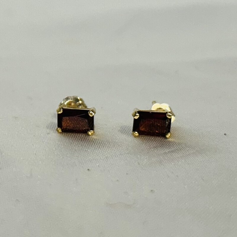 14K Garnet Stone Earrings
Dark Red Gold Size: .25H