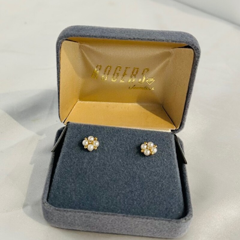 10K Cluster Pearls Earrings
Gold White Size: Mini Posts