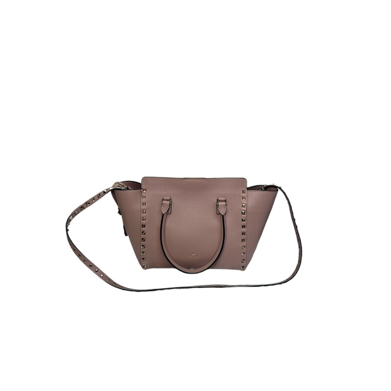 Valentino Rockstud Crossbody<br />
Calfskin Leather<br />
Condition: Very minimal scratches on the hardware, leather and interior in excellent condition.<br />
Dimensions:<br />
Base length: 10 in<br />
Height: 7 in<br />
Width: 4 in<br />
Drop: 7.5 in<br />
Drop: 17 in<br />
<br />
Code:BG-K540B0L2<br />
<br />
Does not come with original box or dust bag.