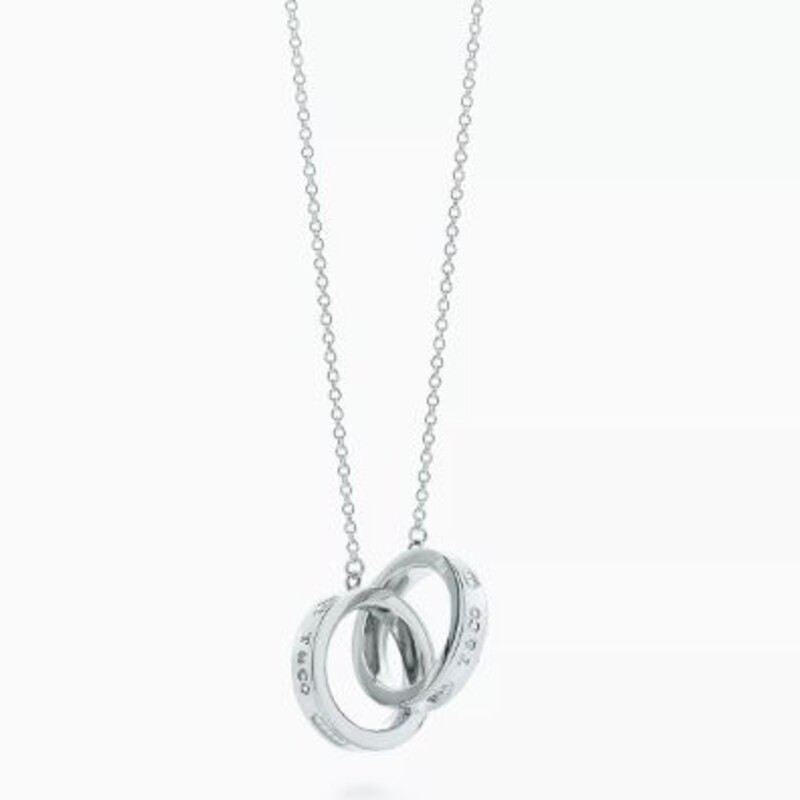 925 Tiffany & Co Interlocking Rings Necklace
Silver Size: 17.5L
Retails: $525