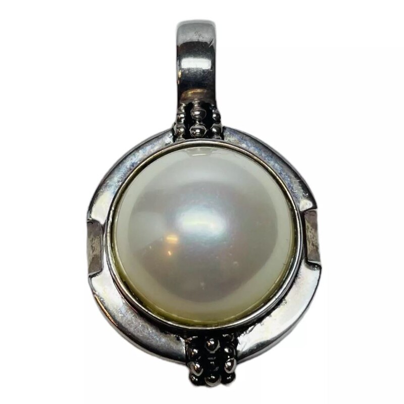 925 Michael Dawkins Pearl Pendant
White Silver Size: 1.5L