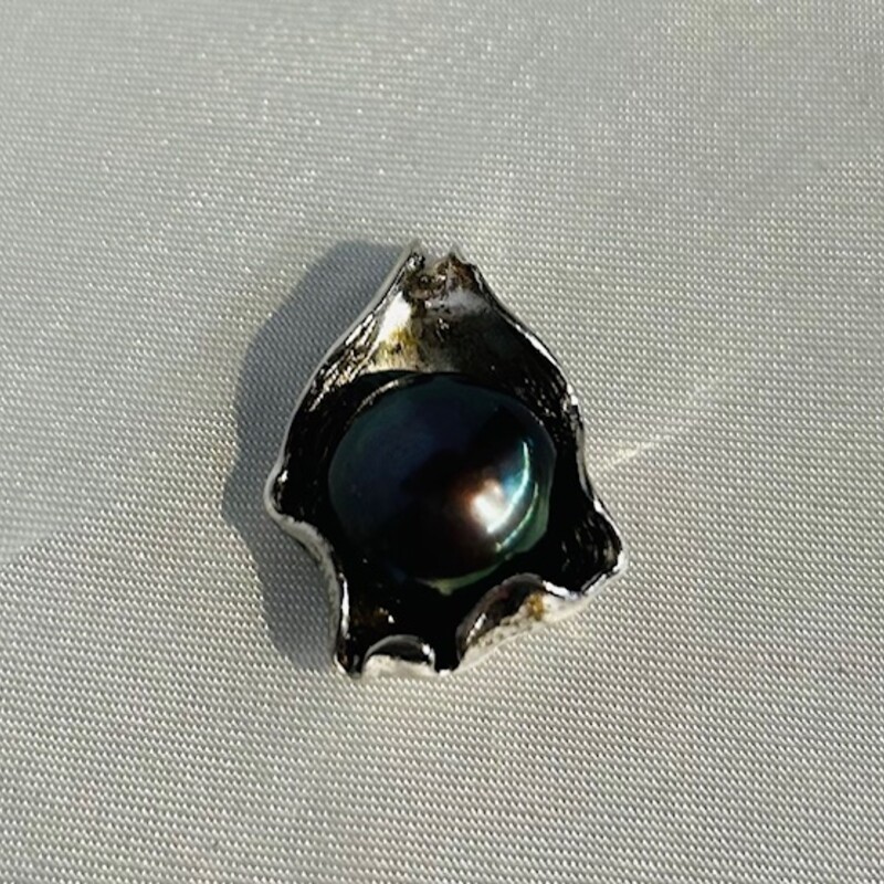 925 Black Tahitian Shell Pendant
Black Silver Size: 1L