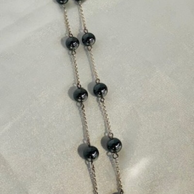 925 Hematite Bead Necklace
Silver Black Size: 17L