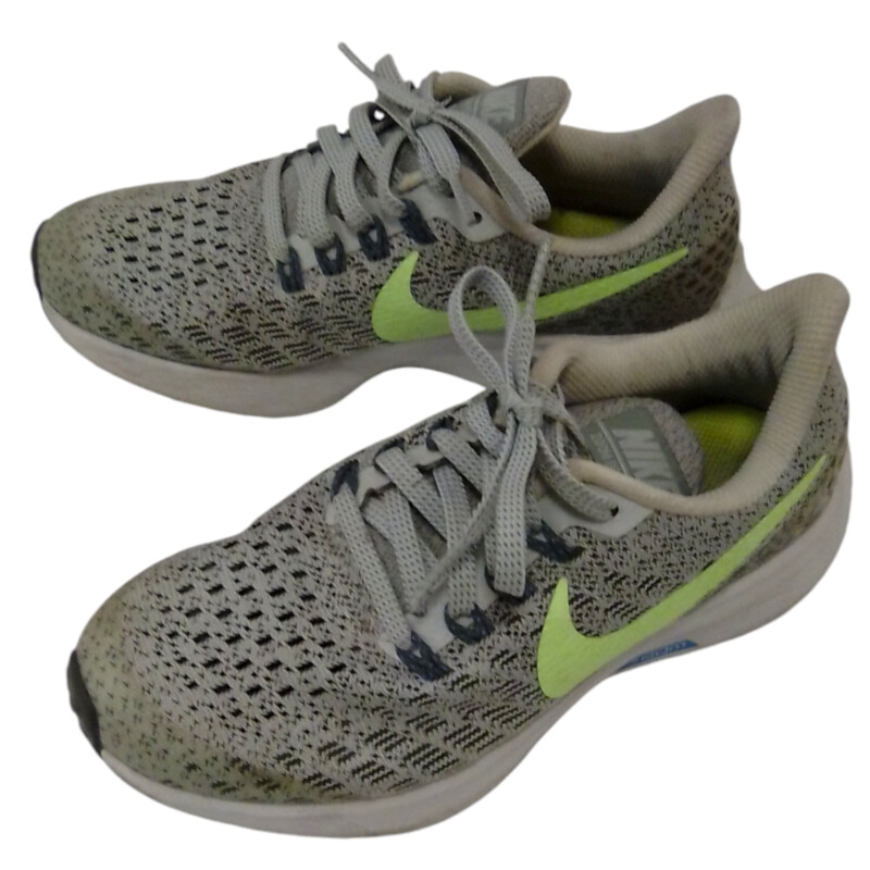 Running Shoes: Green, Girl, Size: 1y

Located at Pipsqueak Resale Boutique inside the Vancouver Mall, Suite 230, (upstairs between Round 1 and Golds Gym) or online at: #pipsqueakresale

All items are photographed prior to being steamed. Cross posted, items are located at #PipsqueakResaleBoutique, payments accepted: cash, paypal & credit cards. Any flaws will be described in the comments. More pictures available with link above. Local pick up available at the #VancouverMall, tax will be added (not included in price), shipping available (not included in price, *Clothing, shoes, books & DVDs for $6.99; please contact regarding shipment of toys or other larger items), item can be placed on hold with communication, message with any questions. Join Pipsqueak Resale - Online to see all the new items! Follow us on IG @pipsqueakresale & Thanks for looking! Due to the nature of consignment, any known flaws will be described; ALL SHIPPED SALES ARE FINAL. All items are currently located inside Pipsqueak Resale Boutique as a store front items purchased on location before items are prepared for shipment will be refunded.

#resalerocks #pipsqueakresale #shopvanmall #vancouverwa #portland #reusereducerecycle #fashiononabudget #chooseused #consignment #savemoney #shoplocal #weship #keepusopen #shoplocalonline #resale #resaleboutique #mommyandme #minime #fashion #reseller #usedclothing #usedtoys #secondhand #consign #store #clothes #womensclothes #kidsclothes