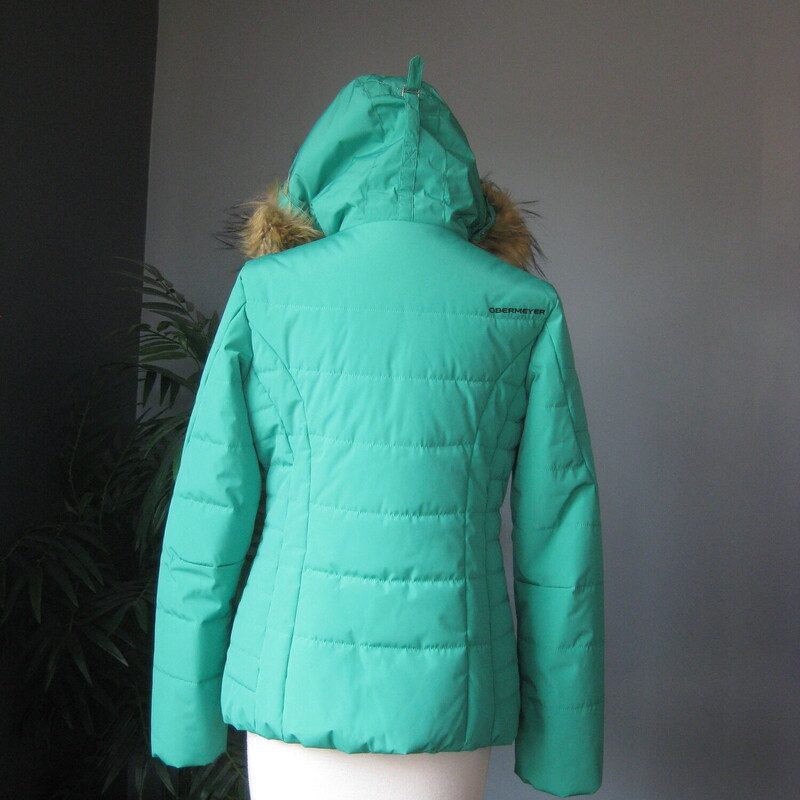 Obermyer Puffer Fur Hood, Green, Size: 8<br />
purchased last year.<br />
It was a warm winter.<br />
Only worn a few time.<br />
Obermeyer ski coat<br />
bright light green<br />
with a removeable fur trimmed hood. Attaches with easy on/off snaps<br />
zippered pockets on the sides<br />
interior is lined with black and white paisley fabric<br />
The lining has a loose flap which you can cinch close on windy days to keep the wind from zooming up from the bottom.<br />
Marked size 8.<br />
IMO, it's a little bit of a small size 8<br />
flat measurements, taken on the OUTSIDE of the jacket.<br />
shoulder to shoulder: 15.75<br />
armpit to armpit: 20.5<br />
width at hem: 19<br />
underarm sleeve seam: 19.5<br />
length: 26<br />
<br />
excellent like new condition!<br />
Thanks for looking!<br />
#80720