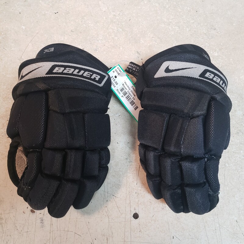 Nike Bauer Vapor XII Youth Hockey Gloves
Black
Size: 9in.
Pre-owned