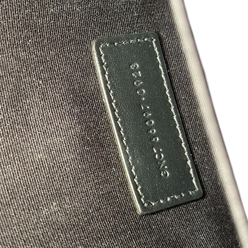 Saint Laurent Cassandre<br />
Shiny Black Leather<br />
Snap-button closure<br />
One main interior compartment, one flat pocket<br />
Grosgrain lining<br />
Silver hardwear<br />
Dimensions: 8.2W x 1.1D x 6.3H<br />
Code: GNC 760097.0923<br />
<br />
Comes with original dust bag and box.