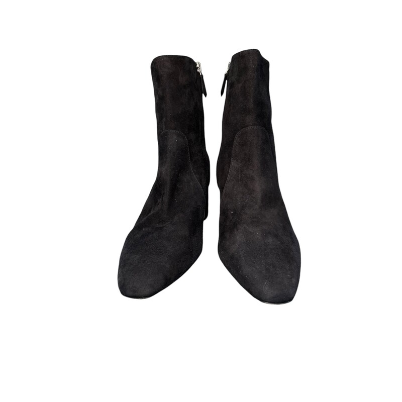 Prada Suede Plaque Black Block Boots<br />
Size 41<br />
Does not come with original dust bag or box.