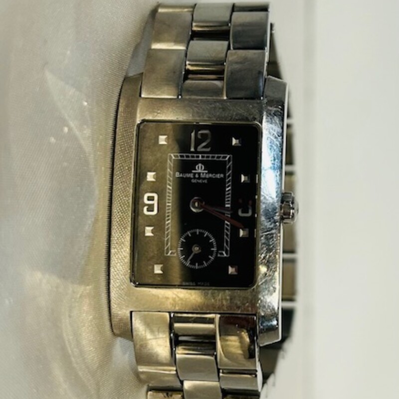 Baume & Mercier Hampton Watch
Silver Blue Size: 3diameter
Stainless steel