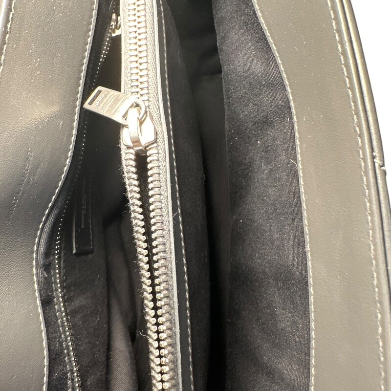 Saint Laurent LouLou Medium<br />
Calfskin<br />
Color: Gray slate<br />
Code GAB.487216.0418<br />
Condition: In Great Shape<br />
Dimensions:<br />
Shoulder Strap Drop Max: 19.5<br />
Shoulder Strap Drop Min: 10.5<br />
Height: 9<br />
Width: 11.25<br />
Depth: 4