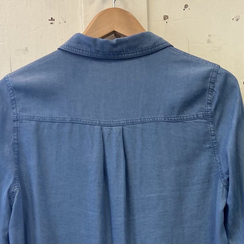 Denim Bttn Shirt<br />
Blue<br />
Size: Large