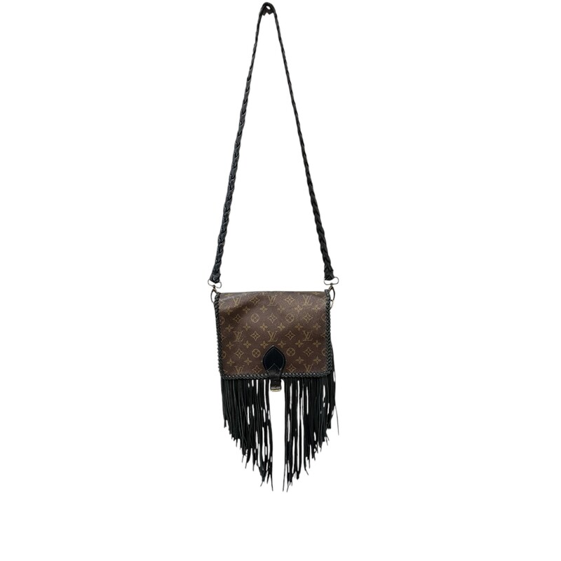 Vintage Boho Fringe Bag<br />
Dimensions: 10x9<br />
Some fraying on strap and mark on inside flap.<br />
Comes with Vintage Boho dust bag.