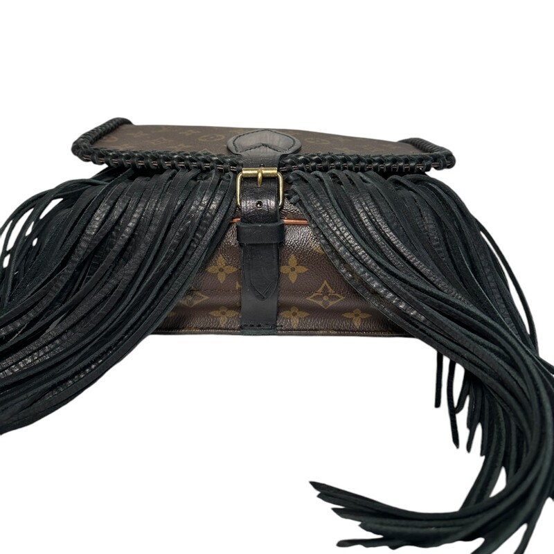 Vintage Boho Fringe Bag<br />
Dimensions: 10x9<br />
Some fraying on strap and mark on inside flap.<br />
Comes with Vintage Boho dust bag.