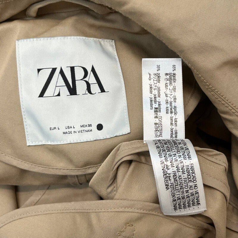 NEW Zara Trenchcoat<br />
Cotton Blend and Belted<br />
Color:  Beige<br />
Size: Large<br />
Retails for $139.00