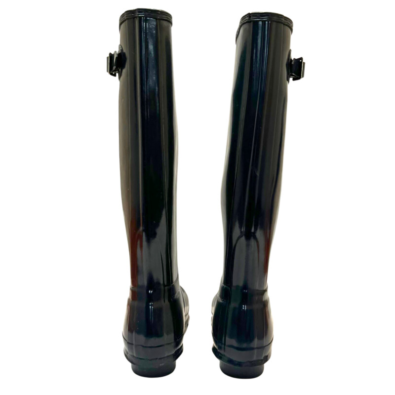 Hunter Tall Gloss Rain Boots<br />
Wet weather, muddy fields and deep puddles are no match for this tall lug-sole rubber boot featuring an adjustable strap on the shaft to perfect the fit.<br />
1inch heel<br />
Pull-on style<br />
Rubber upper/textile lining/rubber sole<br />
Size/Fit Summary: True to size, Regular fit.<br />
Color: Navy<br />
Size: 8<br />
<br />
Local Pickup Only