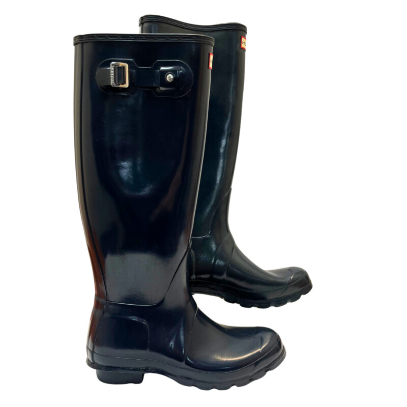 Hunter Tall Gloss Rain Boots<br />
Wet weather, muddy fields and deep puddles are no match for this tall lug-sole rubber boot featuring an adjustable strap on the shaft to perfect the fit.<br />
1inch heel<br />
Pull-on style<br />
Rubber upper/textile lining/rubber sole<br />
Size/Fit Summary: True to size, Regular fit.<br />
Color: Navy<br />
Size: 8<br />
<br />
Local Pickup Only