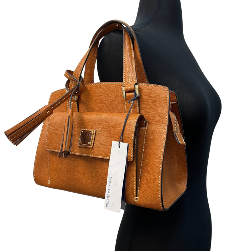 Dooney&Bourke Nana Satchel<br />
Italian Saffiano leather.<br />
Zipper closure.<br />
Detachable strap. Strap drop length: 23.25.<br />
H 7.75 x W 5 x L 10.5<br />
1 lb 10 oz<br />
Color: Natural<br />
Designed in Norwalk, CT by Peter Dooney.<br />
One outside pocket. Two inside slip pockets.<br />
One inside zip pocket.<br />
Inside key hook.<br />
Lined.<br />
Feet.