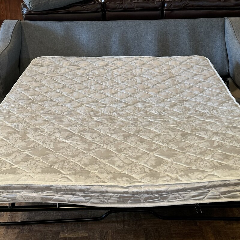 Gray Sleeper Sofa<br />
Excellent Condition<br />
89 Inches Wide, 37 Inches Deep, 31 Inches High