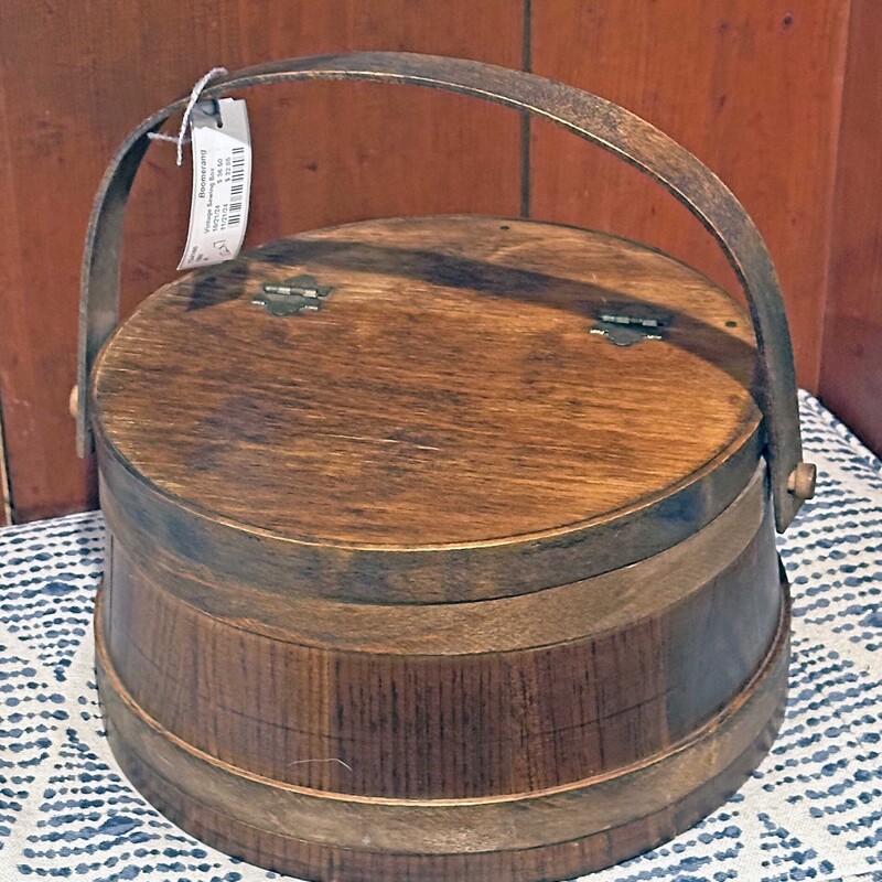 Vintage Sewing Box<br />
12 In Round x 7 In Tall.<br />
Had legs at one time - could be added on bottom.