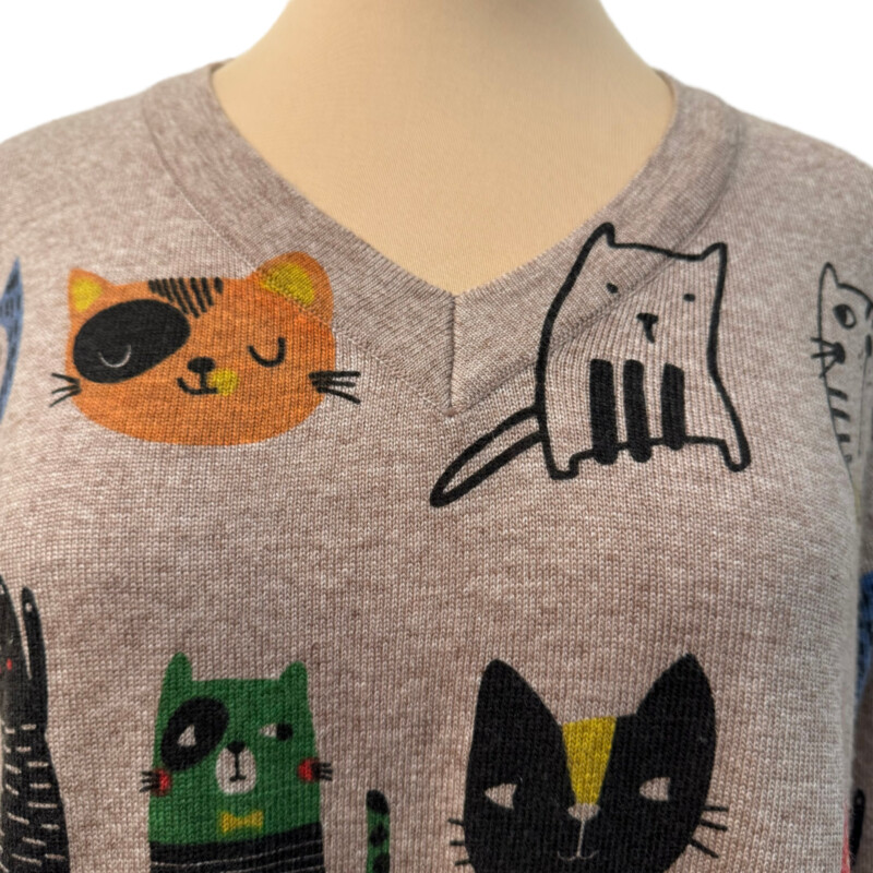 Shana Cat Print Sweater<br />
Wool Blend<br />
Tan with Multiple Cats and Colors<br />
Size: Oversized Medium<br />
So So Cute!