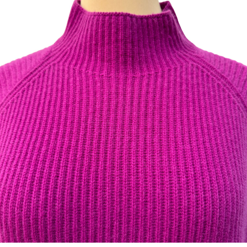 Lands End Cashmere Sweater<br />
Mock Neck<br />
Ribbed Texture<br />
Color:  Berry<br />
Size: Medium