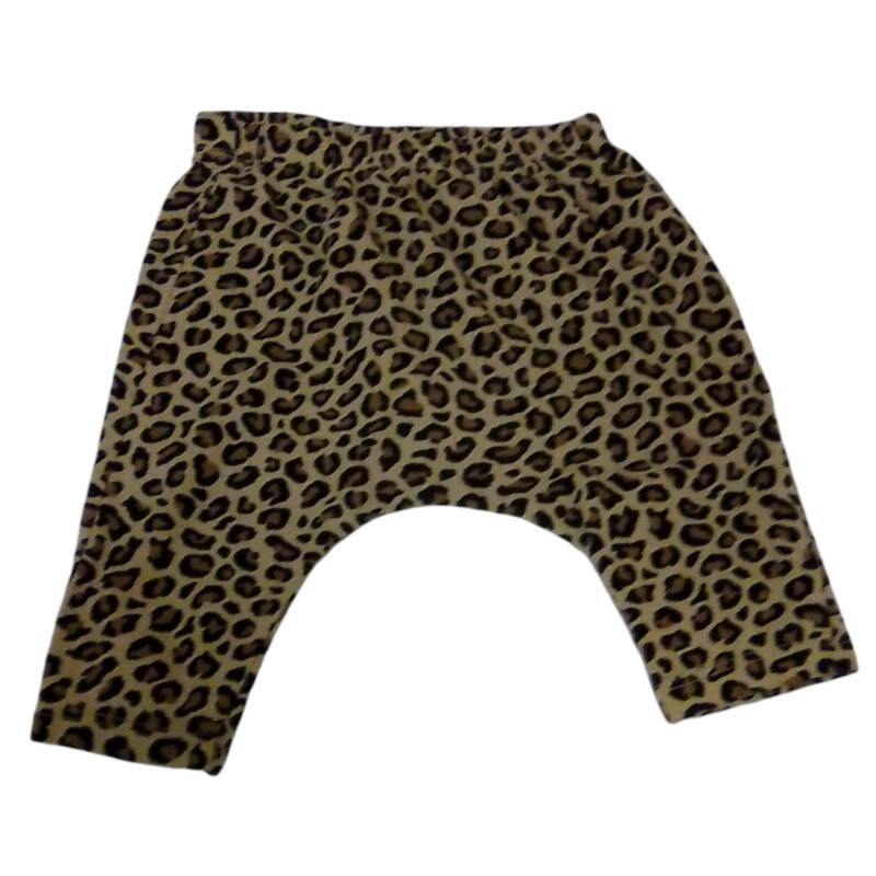 Pants: Cheetah, Girl, Size: 3/6m

Located at Pipsqueak Resale Boutique inside the Vancouver Mall, Suite 230, (upstairs between Round 1 and Golds Gym) or online at: #pipsqueakresale

All items are photographed prior to being steamed. Cross posted, items are located at #PipsqueakResaleBoutique, payments accepted: cash, paypal & credit cards. Any flaws will be described in the comments. More pictures available with link above. Local pick up available at the #VancouverMall, tax will be added (not included in price), shipping available (not included in price, *Clothing, shoes, books & DVDs for $6.99; please contact regarding shipment of toys or other larger items), item can be placed on hold with communication, message with any questions. Join Pipsqueak Resale - Online to see all the new items! Follow us on IG @pipsqueakresale & Thanks for looking! Due to the nature of consignment, any known flaws will be described; ALL SHIPPED SALES ARE FINAL. All items are currently located inside Pipsqueak Resale Boutique as a store front items purchased on location before items are prepared for shipment will be refunded.

#resalerocks #pipsqueakresale #shopvanmall #vancouverwa #portland #reusereducerecycle #fashiononabudget #chooseused #consignment #savemoney #shoplocal #weship #keepusopen #shoplocalonline #resale #resaleboutique #mommyandme #minime #fashion #reseller #usedclothing #usedtoys #secondhand #consign #store #clothes #womensclothes #kidsclothes