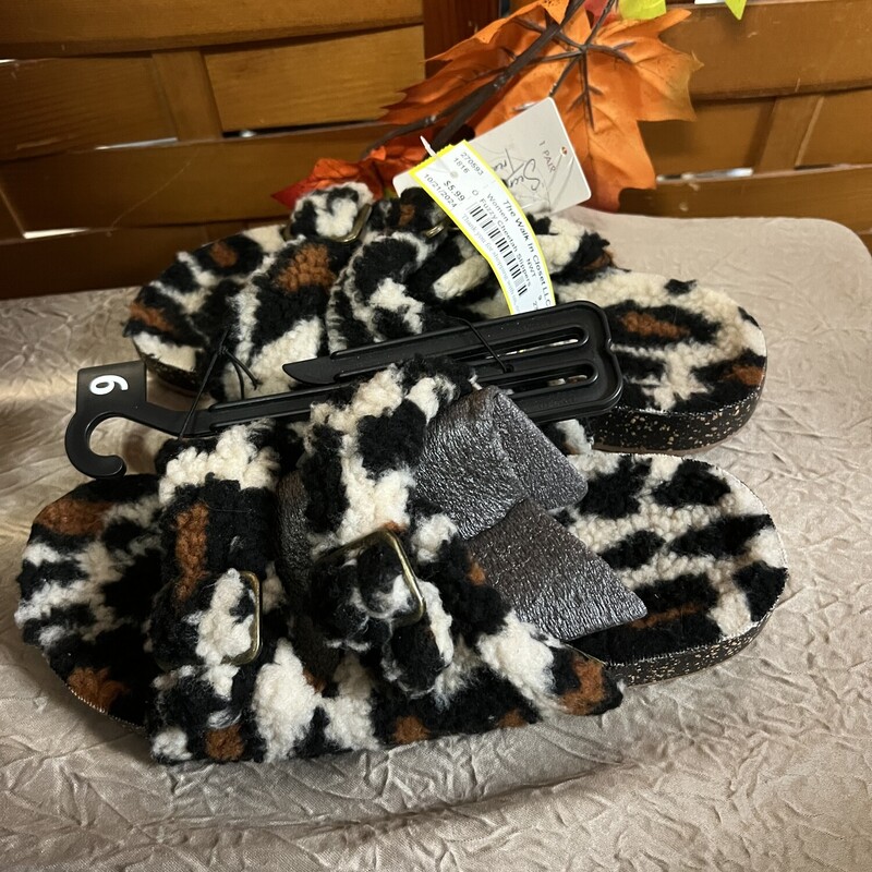 Fuzzy Cheetah Slippers, NWT, Size: 9