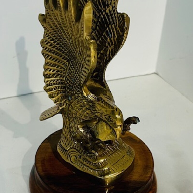 Brass Eagle On Stand
Gold Brown
Size: 4 x 7H