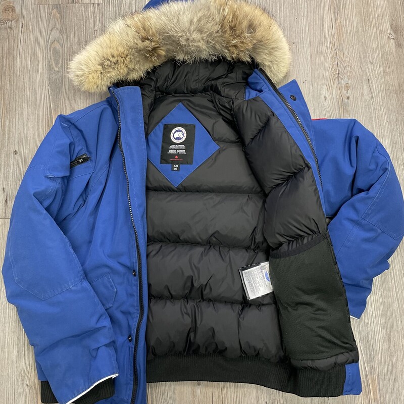 Canada Goose Chilliwack Bomber, Blue, Size: 18Y<br />
<br />
Originally designed as a nod to post-war bush pilots, the Youth Chilliwack Bomber provides durability, warmth, and mobility. The added element of CORDURA® reinforced elbows caters to the durability of this bomber. With an updated down-filled hood with a removable zipper guard for the option of changing your hood trim, this jacket provides a customized look and extended warmth for the chilliest of days.<br />
<br />
Length<br />
Hip Length<br />
<br />
Origin<br />
Made in Canada<br />
<br />
Disc<br />
Classic<br />
<br />
Hood features a removable zipper guard for the option of changing your hood trim for a customized look and added protection (this jacket is not compatible with Heritage hood trims)<br />
Gosling Graduate System: additional fabric in the sleeve allows for 1 1/2 extension to grow with your child. Look for the red thread<br />
Down-filled hood adds warmth and element protection<br />
Storm guard over two-way centre front zipper. Unzip from the bottom for added range of motion<br />
CORDURA® reinforced elbows for durability<br />
Rib-knit cuffs & hem lock in heat<br />
Brushed tricot chin guard for added warmth and comfort<br />
Goose I.D. hand-me-down label on interior<br />
3 exterior pockets: two drop-in pockets with snaps, one zippered sleeve pocket