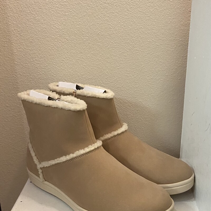 NWT Tan Sherpa Boot