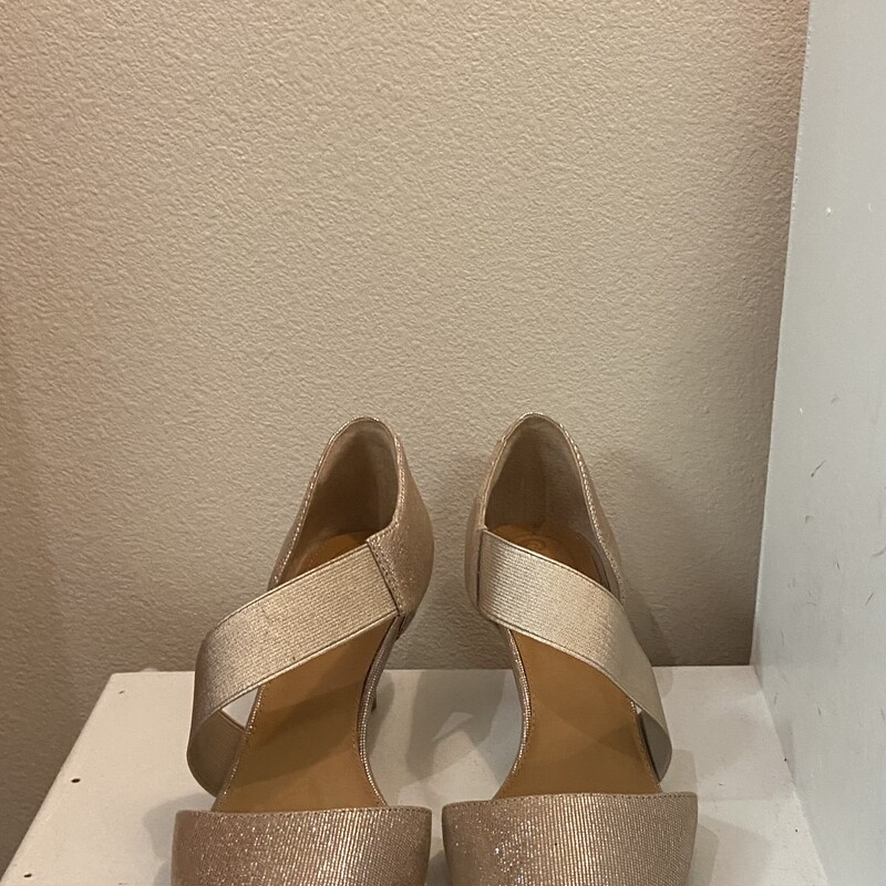 Gld Shimmer Heel<br />
Gold<br />
Size: 8 1/2