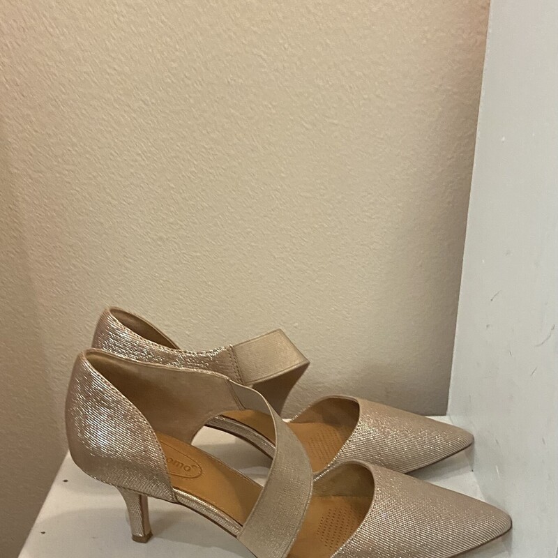 Gld Shimmer Heel<br />
Gold<br />
Size: 8 1/2